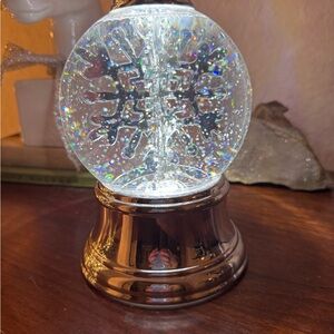 Bath & Body Works Snowflake Globe with stand for 3 wick candle.